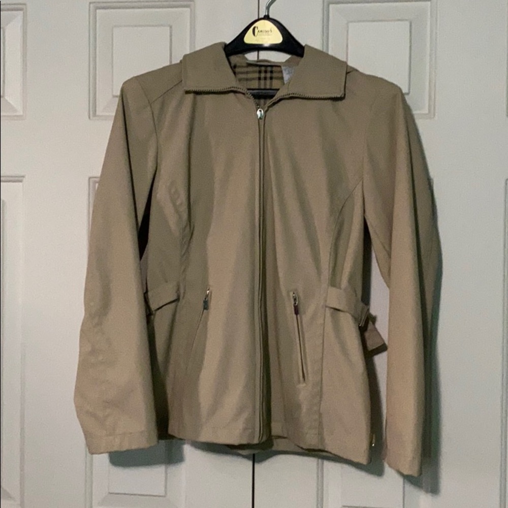 Lightweight Jacket w/Detachable Hood